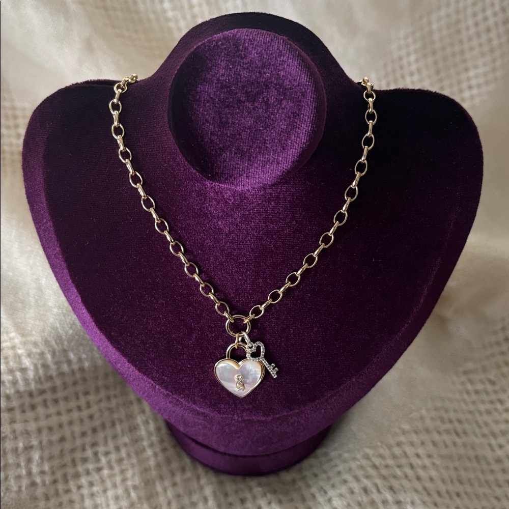 Mother of Pearl Heart & Key Necklace - Picture 5 of 7